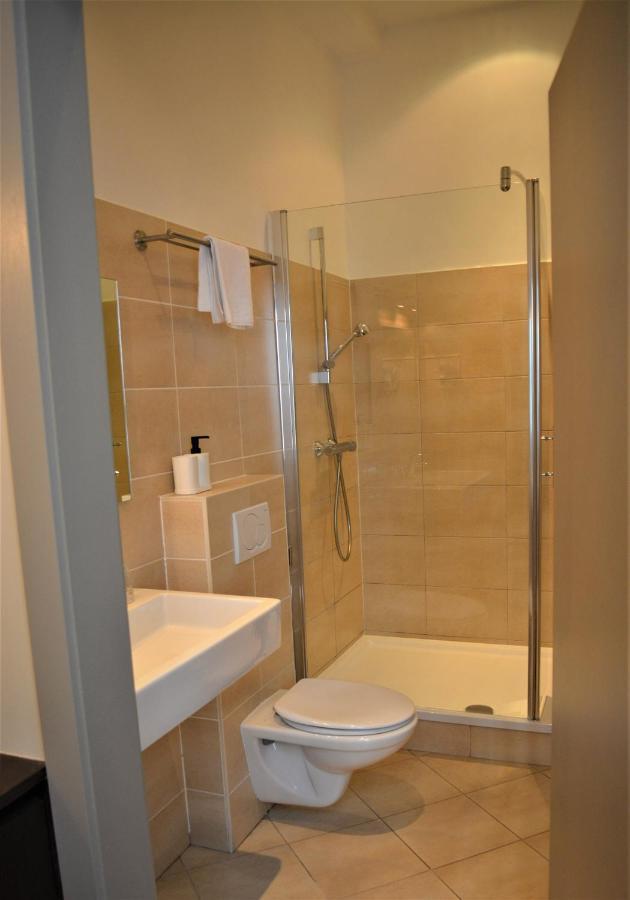 Hotel Mezonvin Antwerpen Bagian luar foto
