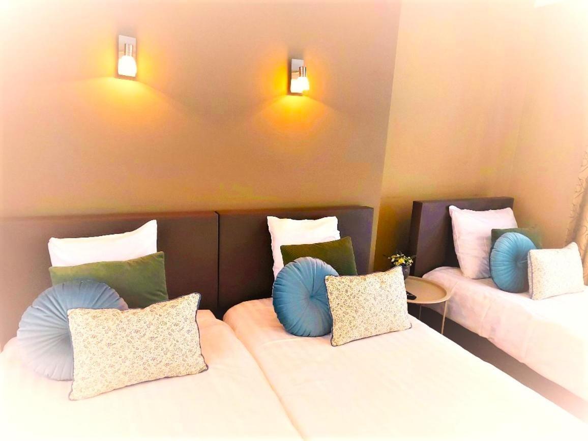 Hotel Mezonvin Antwerpen Bagian luar foto